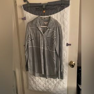 Woman’s Button Down Medium